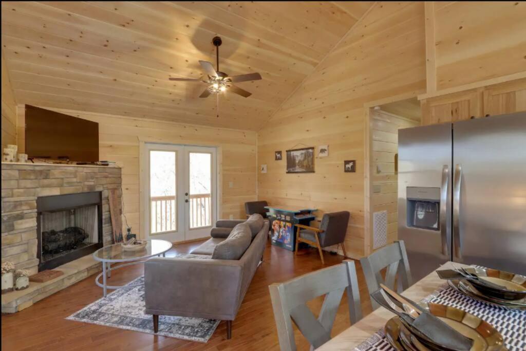 New Serene, Fun & Comfy Cabin- Covered Deck, Grill, Arcade Murphy Eksteriør billede