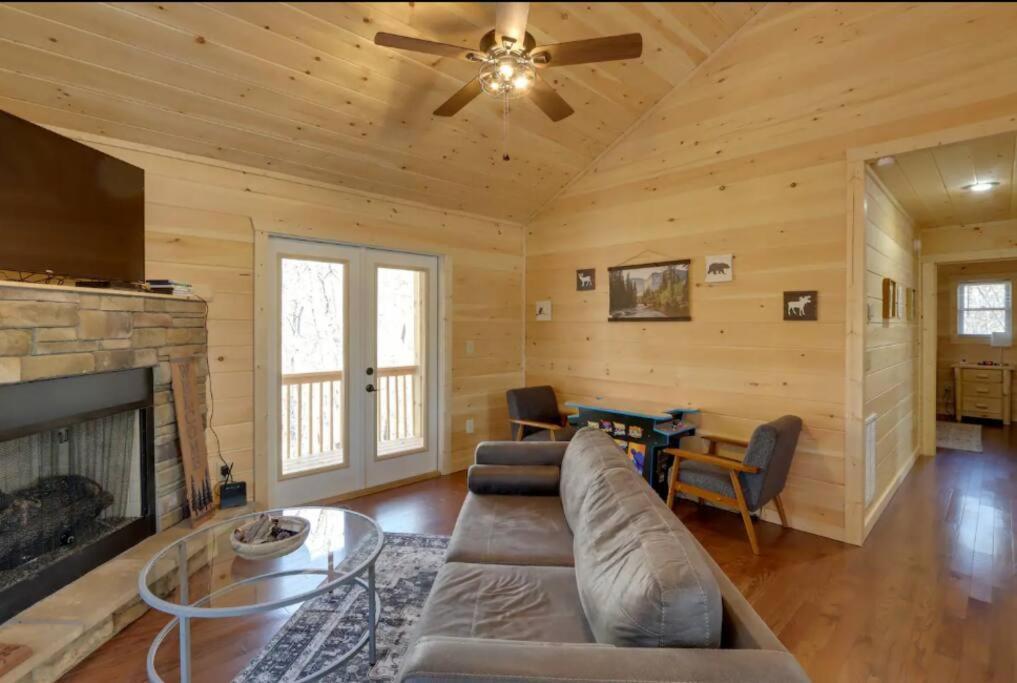 New Serene, Fun & Comfy Cabin- Covered Deck, Grill, Arcade Murphy Eksteriør billede