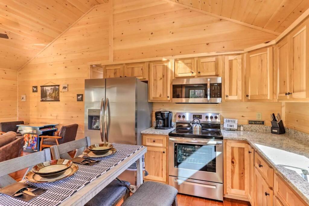 New Serene, Fun & Comfy Cabin- Covered Deck, Grill, Arcade Murphy Eksteriør billede
