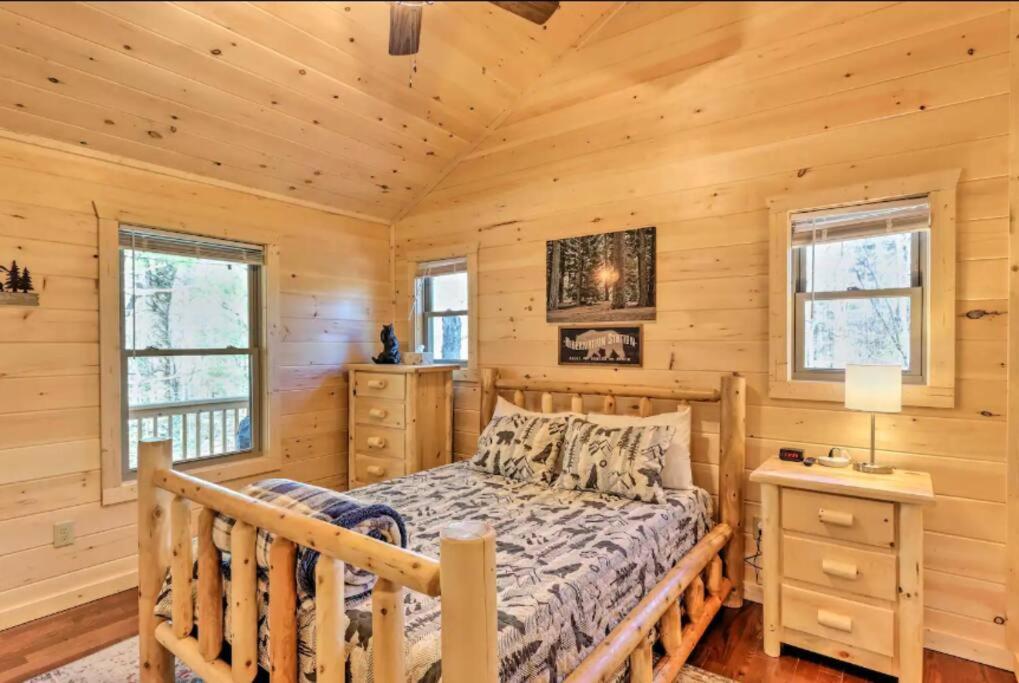 New Serene, Fun & Comfy Cabin- Covered Deck, Grill, Arcade Murphy Eksteriør billede
