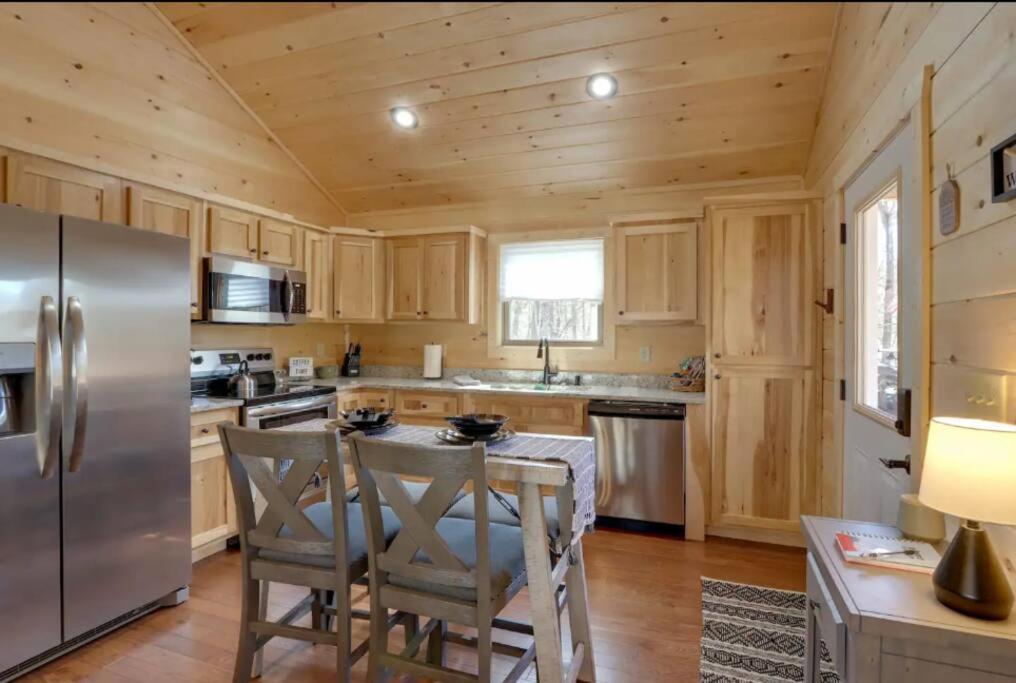 New Serene, Fun & Comfy Cabin- Covered Deck, Grill, Arcade Murphy Eksteriør billede